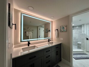 Combined shower/tub, jetted tub, hair dryer, towels - Brighton 1702 Oceanfront on 17th floor (Myrtle Beach)