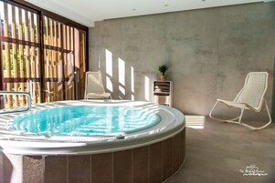 桑拿、热水浴缸、按摩服务