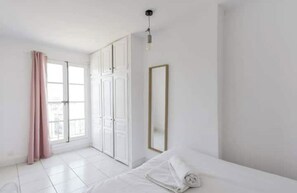 Fer et planche à repasser, Wi-Fi gratuit, draps fournis