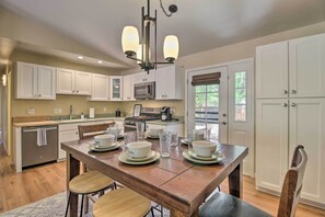 Fridge, microwave, stovetop, dishwasher - Cozy Forest Retreat! Pet-Friendly Pinetop Cabin (Pinetop)