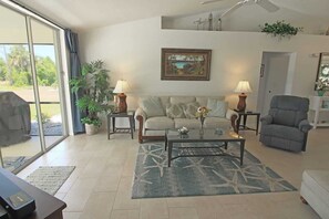 TV, offices - Pinemoor Golf Course Pool Home #188 (Rotonda West)