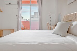 Deluxe Double Room, Balcony | Free WiFi, bed sheets - Taitung Chun Yang Smart Stay (Taitung)