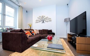 TV - Jay's Apartment Aberdeen (Aberdeen)