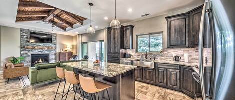 Fridge, microwave, stovetop, dishwasher