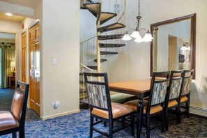 Deluxe Apart Daire, 1 Yatak Odası | Odada yemek servisi