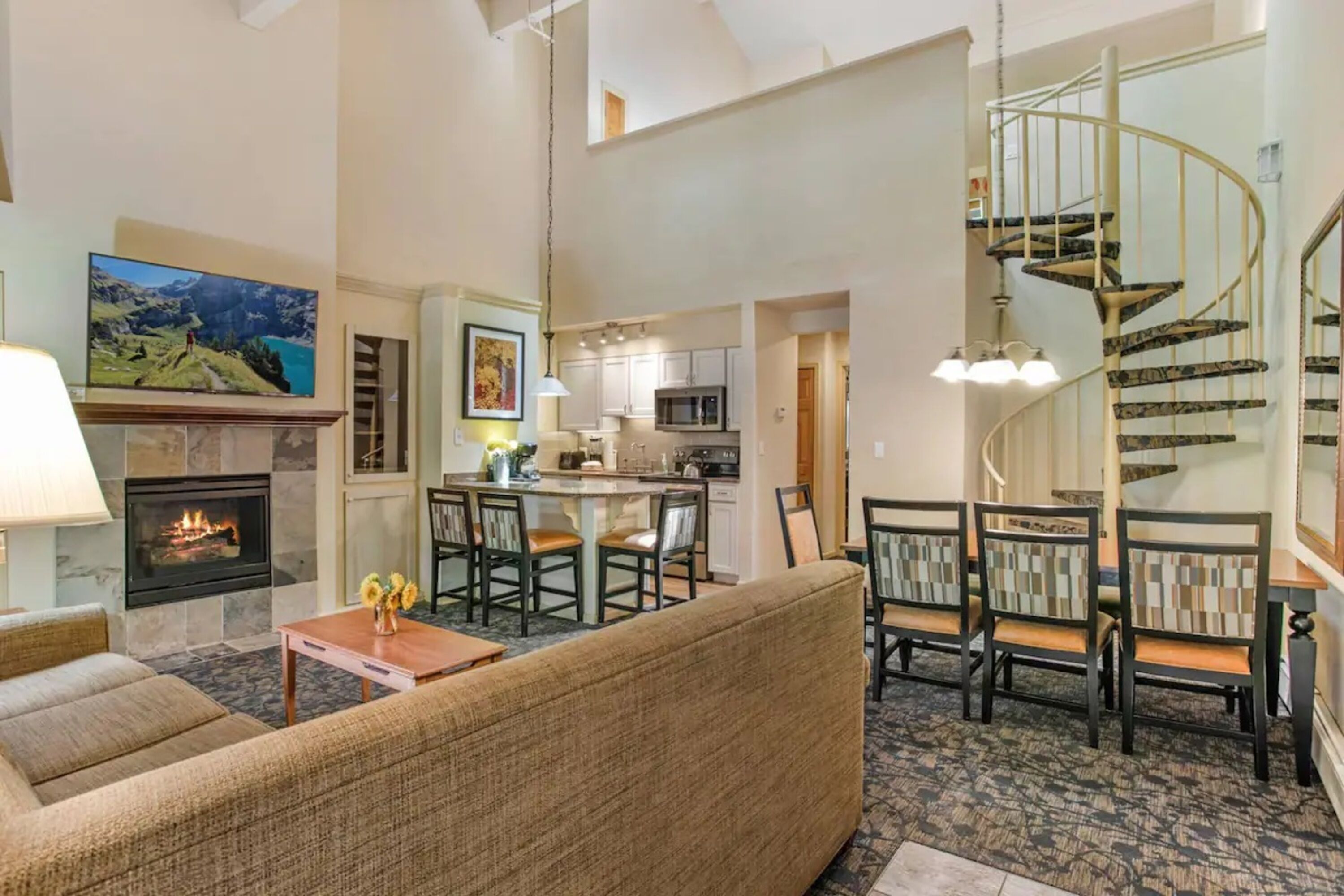 豪華公寓客房, 1 間臥室 | 客廳 | 45-吋電視、有線頻道、壁爐