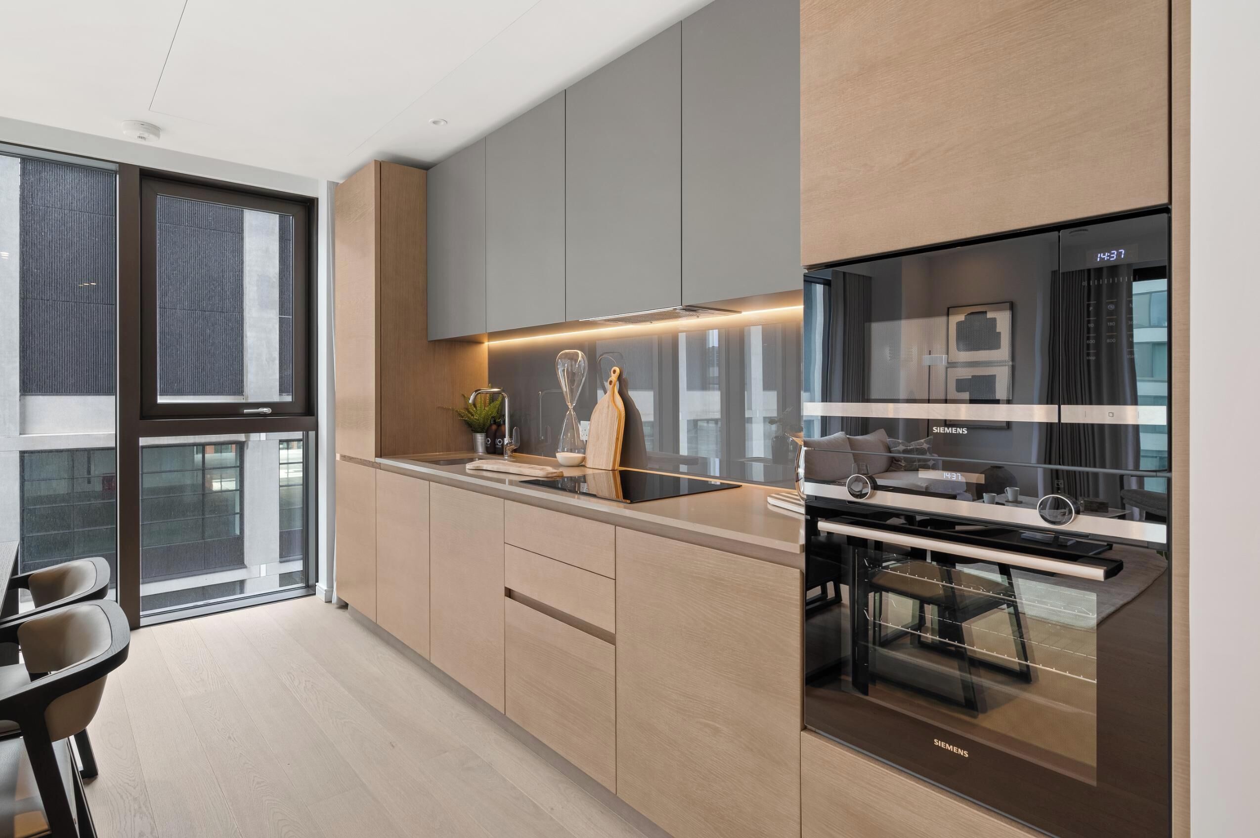 Apartment (2 Bedrooms) | Private kitchen | Fridge, microwave, oven, stovetop