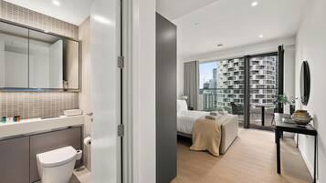 Apartment (2 Bedrooms) | 2 bedrooms, premium bedding, desk, laptop workspace