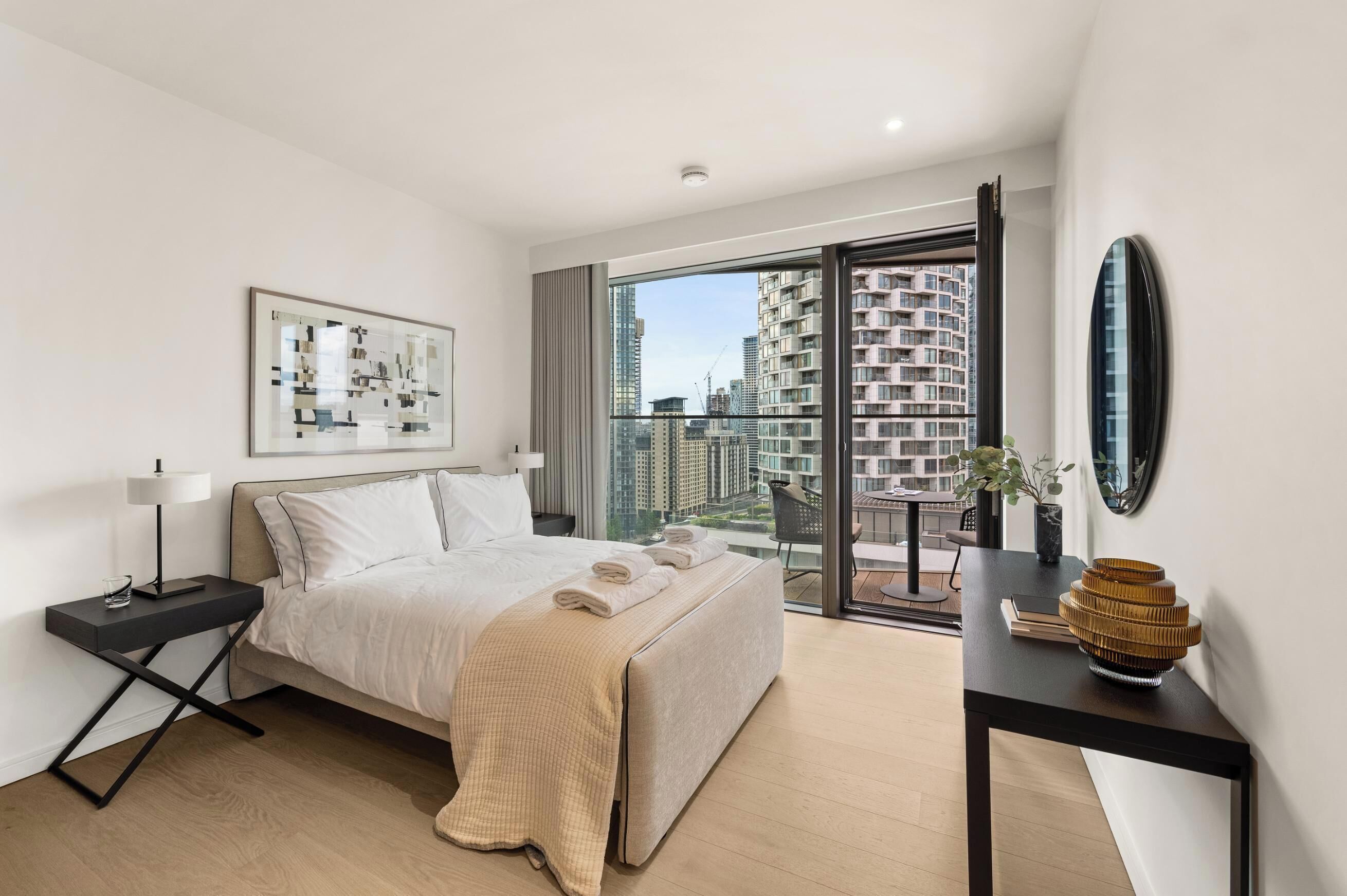 Apartment (2 Bedrooms) | 2 bedrooms, premium bedding, desk, laptop workspace