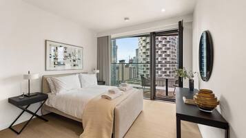 Apartment (2 Bedrooms) | 2 bedrooms, premium bedding, desk, laptop workspace