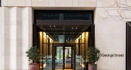 Deluxe two Bedroom Canary Wharf Apartment With River Views