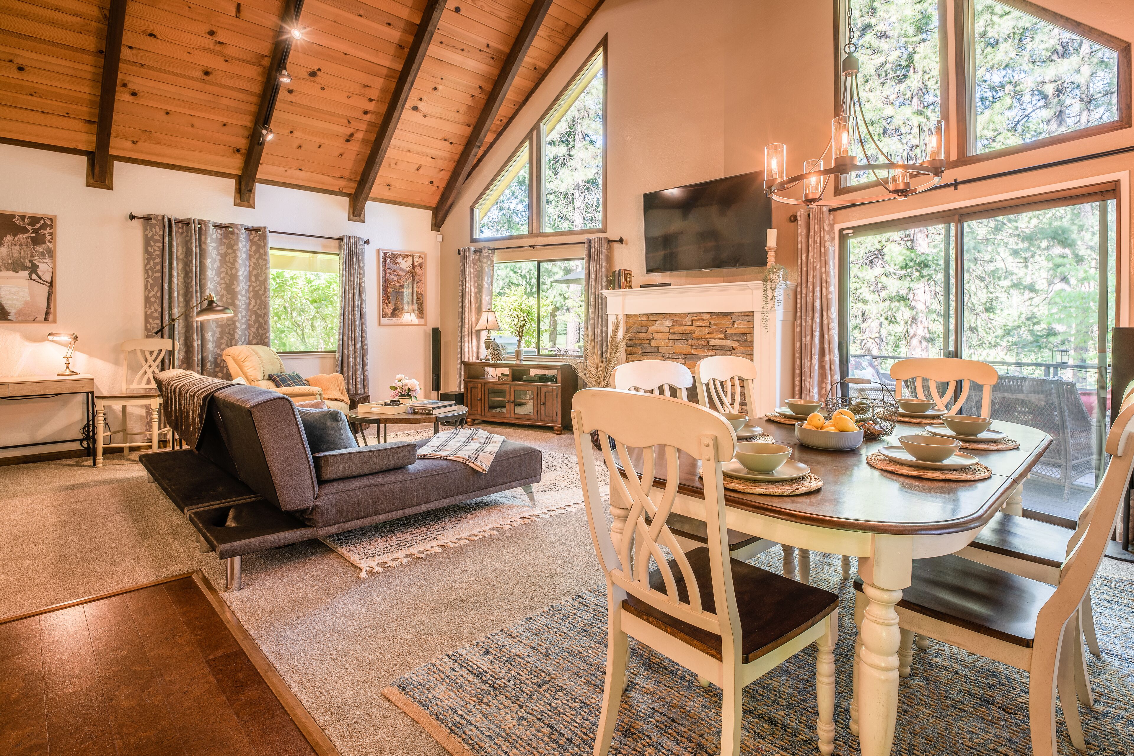 Meadowlark Chalet w/ Heat, AC and EV Charging!