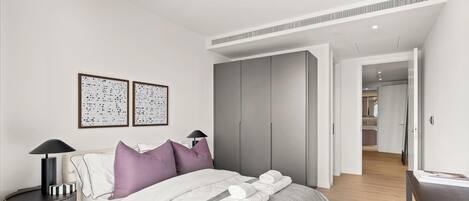 Apartment (2 Bedrooms) | 2 bedrooms, premium bedding, desk, laptop workspace