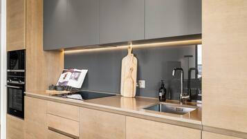 Apartment (2 Bedrooms) | Eigene Küche | Kühlschrank, Mikrowelle, Ofen, Herdplatte