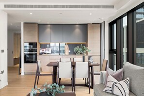 Apartment (2 Bedrooms) | In-room dining