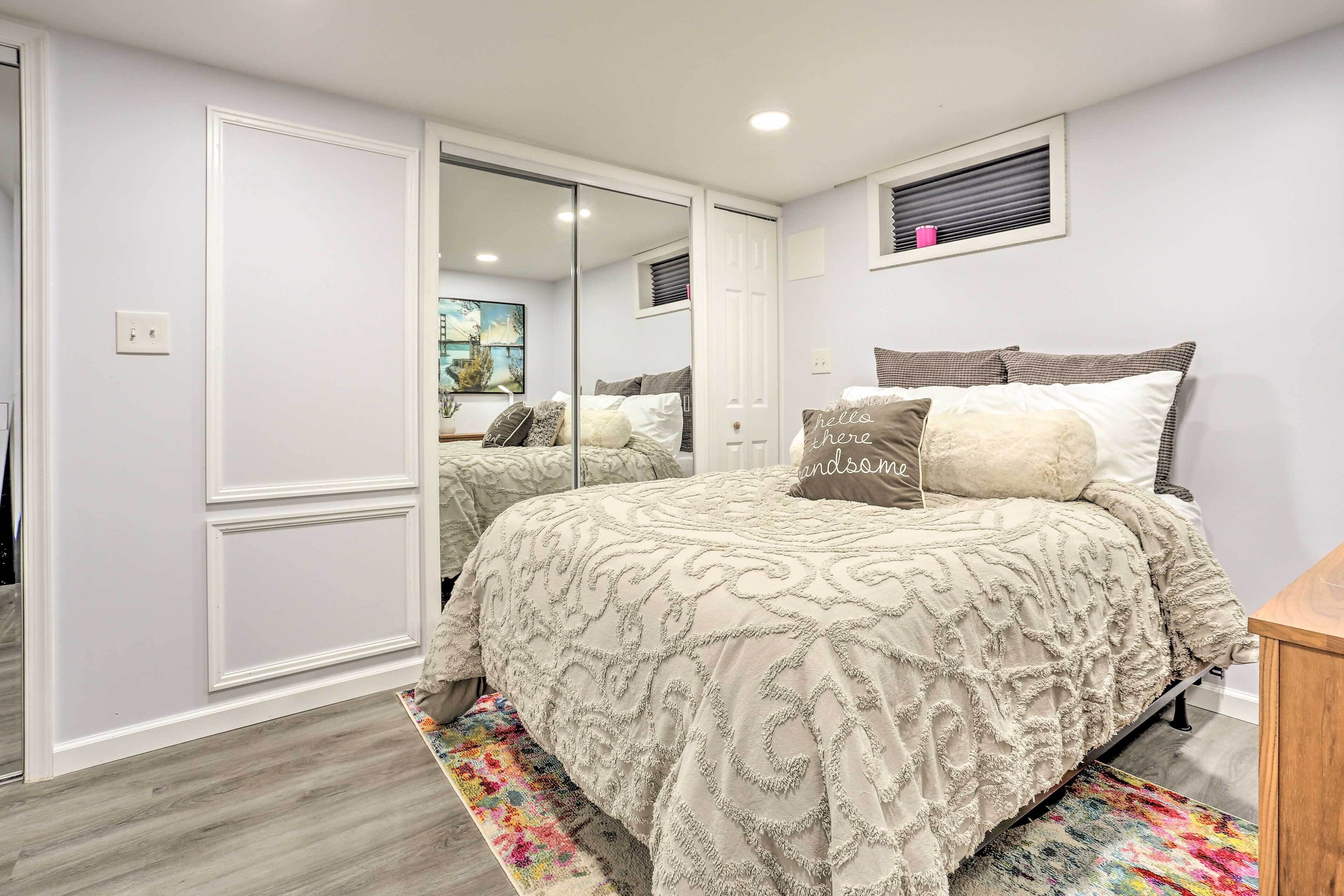 Desk, internet, bed sheets