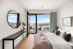 Apartamento (2 Bedrooms) | 2 quartos, roupas de cama premium, escrivaninha