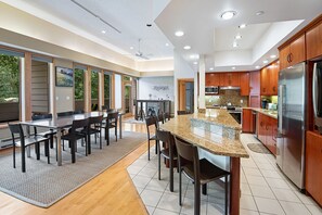 Fridge, microwave, oven, stovetop - Penthouse Condo w/ Grand Views | Walk to Lionshead | 2 Masters & Decks (Vail)