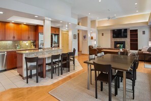 Dining - Penthouse Condo w/ Grand Views | Walk to Lionshead | 2 Masters & Decks (Vail)