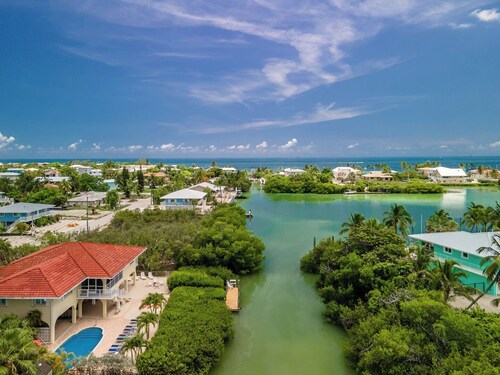 Primaceria on Sombrero 4 Bed 3 Bath in exclusive Sombrero Beach area, 3 Kayaks Included 30 ft dock