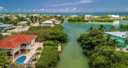 Primaceria on Sombrero 4 Bed 3 Bath in exclusive Sombrero Beach area, 3 Kayaks Included 30 ft dock