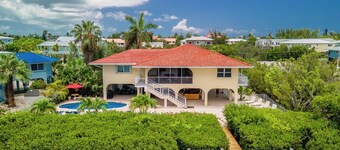 Primaceria on Sombrero 4 Bed 3 Bath in exclusive Sombrero Beach area,  Included 30 ft dock