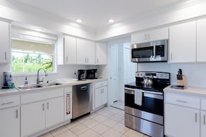 Micro-ondes, four, plaque de cuisson, lave-vaisselle