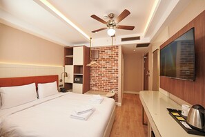 Egyptian cotton sheets, premium bedding, Select Comfort beds, minibar - Saratoga Hotel Sultanahmet (Istanbul)