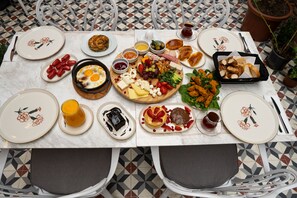 Daily buffet breakfast for a fee - Saratoga Hotel Sultanahmet (Istanbul)
