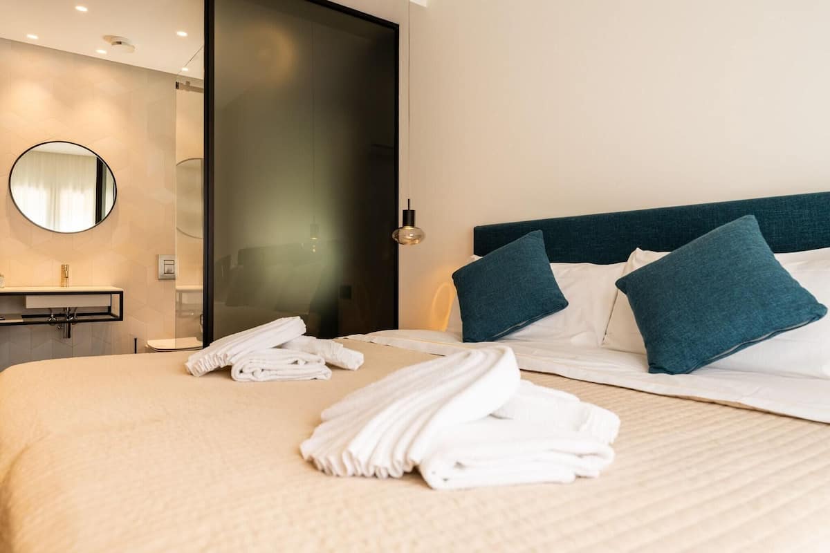 In-room safe, desk, laptop workspace, soundproofing