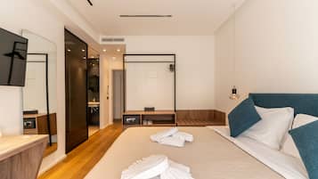 Habitación superior | Caja de seguridad en la habitación y escritorio