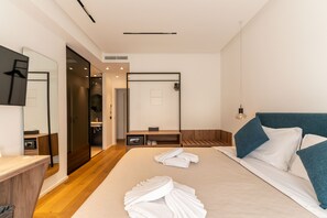 Superior-Zimmer | Zimmersafe, Schreibtisch, laptopgeeigneter Arbeitsplatz