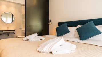 豪華雙人房 | 房內夾萬、書桌、手提電腦工作空間、隔音