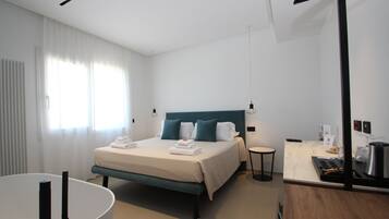 Luxury-Zimmer | Zimmersafe, Schreibtisch, laptopgeeigneter Arbeitsplatz