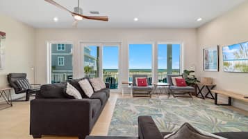 TV connectée, jeux vidéo, baby-foot, livres