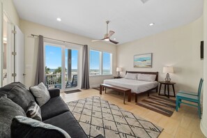 6 Schlafzimmer, Schreibtisch, Bügeleisen/Bügelbrett, Reisekinderbett