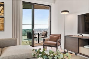 Apartment (2 Bedrooms) | Living area | 24-inch TV with digital channels - Stunning two Bedroom Docklands Apartment With Balcony (London)