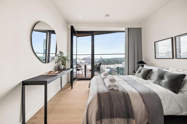 Apartment (2 Bedrooms) | 2 bedrooms, premium bedding, desk, laptop workspace