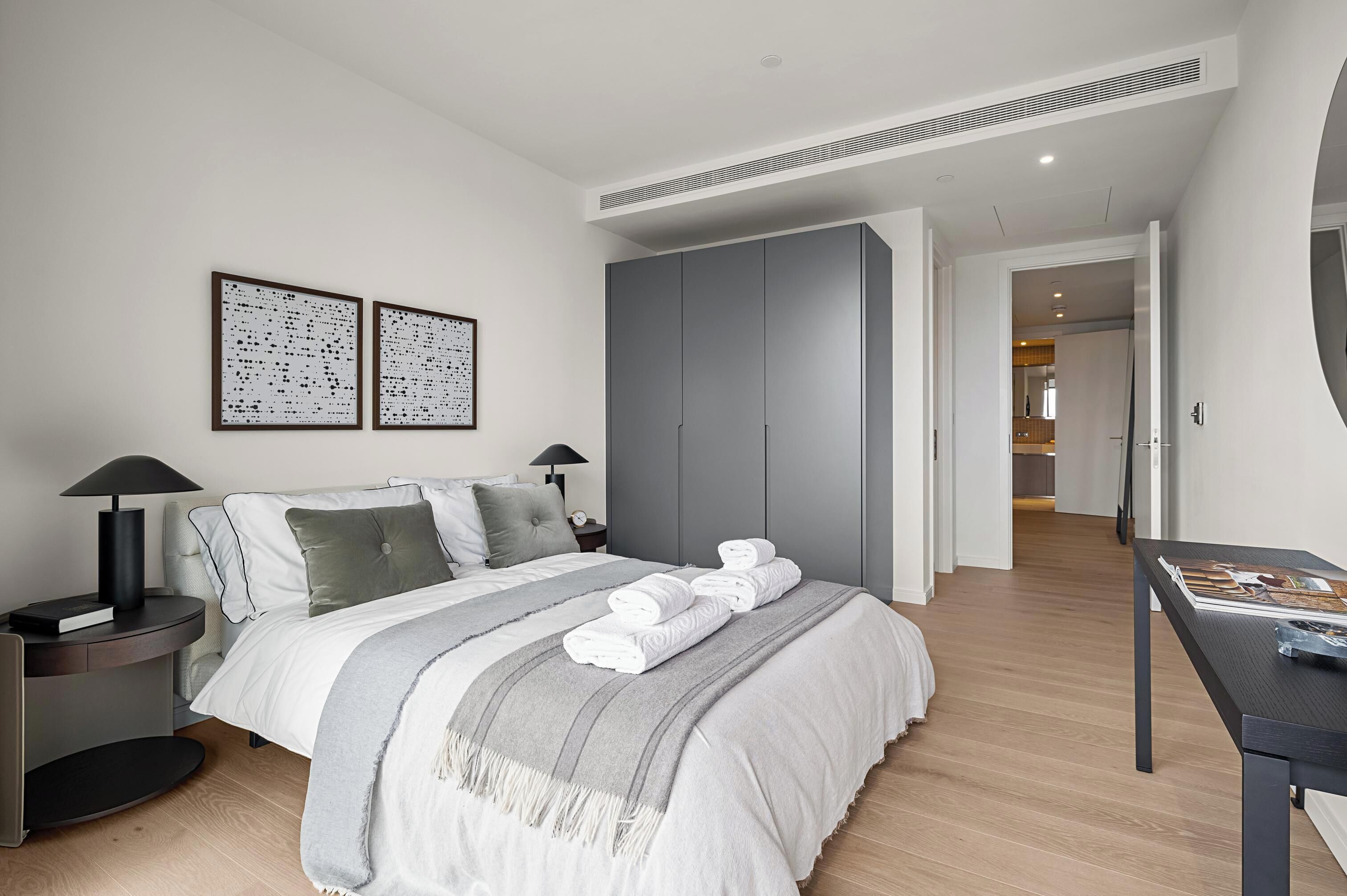 Apartment (2 Bedrooms) | 2 bedrooms, premium bedding, desk, laptop workspace