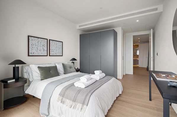 Apartment (2 Bedrooms) | 2 bedrooms, premium bedding, desk, laptop workspace - Stunning two Bedroom Docklands Apartment With Balcony (London)