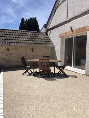 Outdoor dining - Pretty house at the gates of Chambord  (La Ferté-Saint-Cyr)