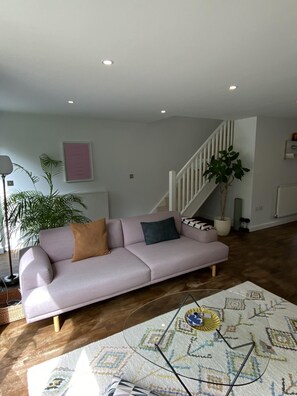 Smart TV - Designer House in Hip Dalston (London)