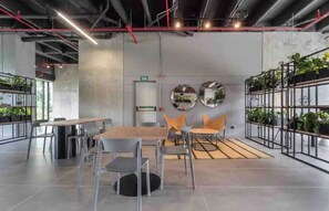 Dining - Modern apartment Poblado 1BD AC balcony COWORKING (Medellín)