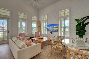 Smart TV, stereo - Stunner @ Cinnamon Shore North w/ Modern Aesthetic + Park & Pool Nearby! (Port Aransas)