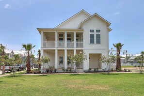 Exterior - Stunner @ Cinnamon Shore North w/ Modern Aesthetic + Park & Pool Nearby! (Port Aransas)