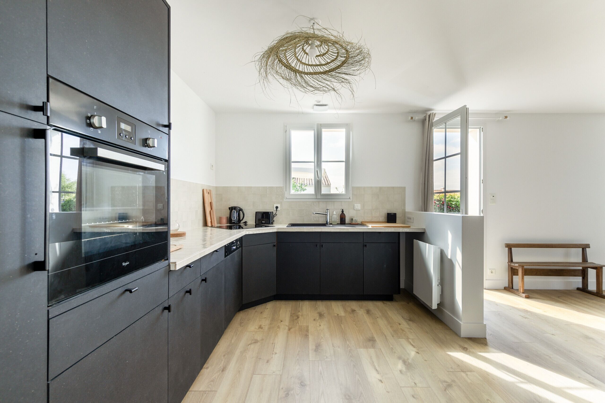 Fridge, oven, dishwasher, coffee/tea maker