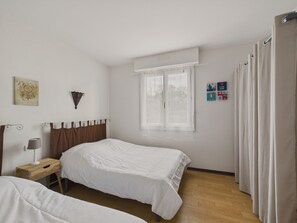 2 bedrooms, iron/ironing board