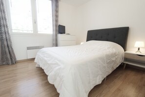 1 Schlafzimmer, Bügeleisen/Bügelbrett