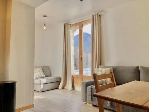 Studio with spacious terrace and mountain views