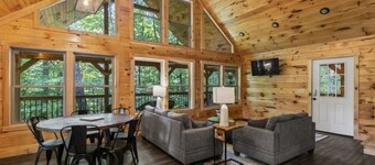 Hidden 3BR 2BA w/ King Bed in Heart of RRG!